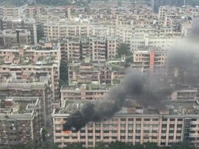 广州六运小区突发火灾，有爆炸声传出