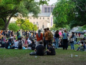 美法官叫停政府终止国际学生身份措施哈佛留学生暂保留美资格