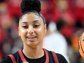 NCAA锦标赛：女子大学运动队获得报酬