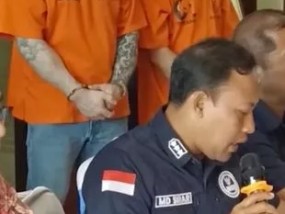 一名英国人在媒体面前游街示众，可能在巴厘岛面临死刑
