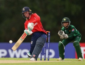 英格兰队在u19女子T20世界杯上击败了巴基斯坦队