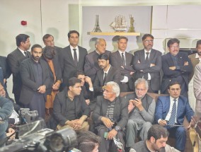 反对派集会呼吁进行新的、公平的选举