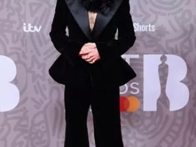 从Geri Halliwell的英国国旗礼服到Lady Gaga的“蛋糕”装，都是最具标志性的英国服饰