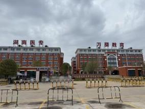 晨意帮忙丨女生实习时晕倒摔断4颗牙齿，8万多医疗费归谁承担？学校回应