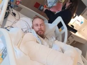 一名伤心欲绝的男子在攻击自己的救援犬45分钟后被迫掐死它