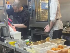 厨师的黑暗过去只被零星级卫生评级曝光，令酒吧老板震惊