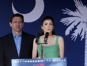 罗恩·德桑蒂斯（Ron DeSantis）谈到他的妻子将成为下一任佛罗里达州州长，并对特朗普的选择进行了抨击