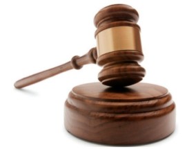 抢劫受害者寻求正义，被“警察抢劫”