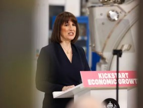 雷切尔·里夫斯的演讲——来自英国机场扩建、特朗普和老特拉福德的11个重磅炸弹