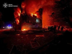 俄罗斯袭击乌克兰城镇造成11人死亡，美国削减与基辅的情报共享