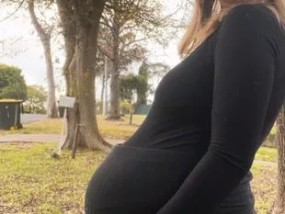 “我是万里挑一的妈妈，年仅30岁就有了女儿、双胞胎和三胞胎！”