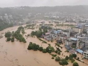 湖南龙山县暴雨成灾致37名中考生缺考，一小区3人在地下车库失联