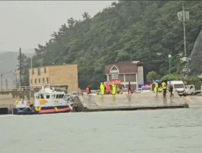 韩国49岁建筑工驾车载妻儿坠海自杀，随后独自逃生被捕，称“生活过得太累了”