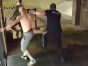 在父亲被残忍谋杀后，一次出差之夜如何永远改变了一家人的生活
