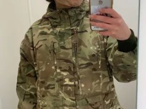 杰斯利·贝克的母亲在女儿死后提出了令人心碎的请求，揭露了女儿可怕的军队袭击