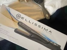 “我们试用了Bellissima的新型干湿式直发器，它比戴森的便宜。”