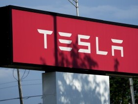 特斯拉第四季度业绩低于预期。马斯克预计将于6月在德克萨斯州进行无人监督的全自动驾驶