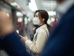新冠再来袭专家提醒：当前正处于小波峰