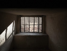 两名罪犯被判终身监禁