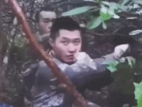近日曝光！被印军包围，两名落单解放军嘴咬手雷，誓死不当俘虏