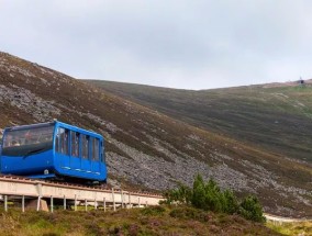 在耗资2500万英镑的工程后，英国山区铁路终于重新开放