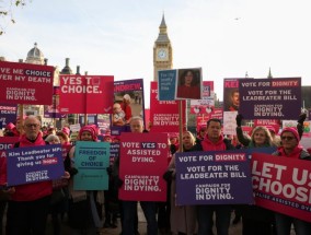 英国国会议员将就分裂的协助死亡法案进行关键投票