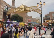 沿着高速看新疆丨火热“夜”态点亮丝路“会客厅”