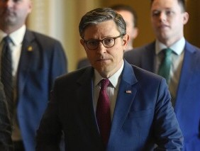 在抗议活动爆发后，议长约翰逊告诉共和党议员不要去市政厅