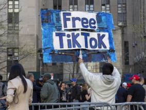 TikTok的创作者在等待可能的平台禁令的决定时陷入了困境