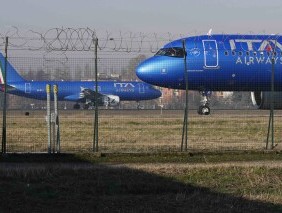 德国汉莎航空公司完成收购ITA航空公司41%股份的交易，到2033年获得完全控制