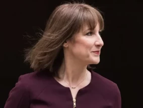 英国财政大臣的支出计划恐推高借贷成本