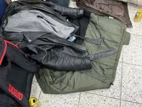 “欢迎来到我的22小时威兹航空机场恐怖秀——我从来没见过这样的场面。”