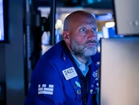 午盘：主要股指涨跌不一 道指下跌0.4%